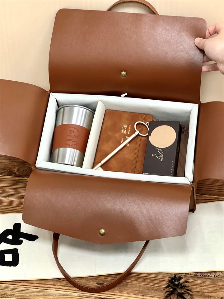 咖啡杯 &middot; 笔记本 &middot; 钥匙笔 礼盒